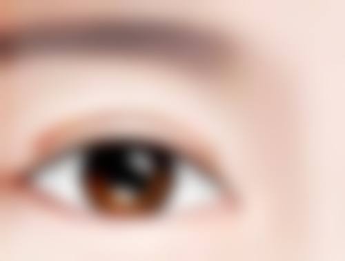 在家如何快速去除眼袋？使用眼霜，精细呵护